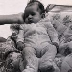 Rosmary WISS' als 8 Monate altes Baby auf einer Decke, 1974