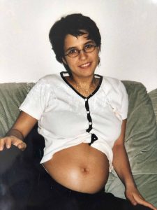Rosmary während ihrer Schwangerschaft im Jahr 2000 – voller Vorfreude auf neues Leben
